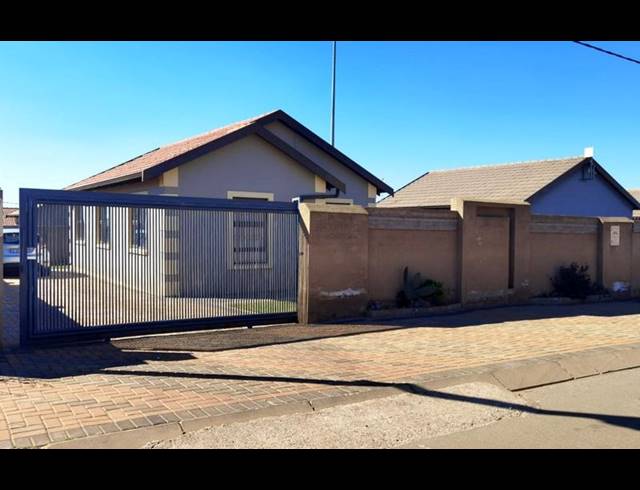 3 BEDROOM HOUSE FOR SALE IN TOEKOMSRUS
